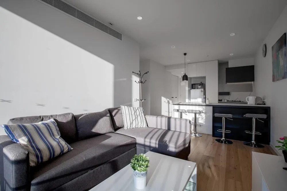 Brand New APT with Sea Views in Heart of St Kilda