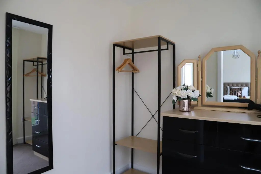 Syster Properties Serviced Accommodation Leicester 5 Bedroom House Glen View