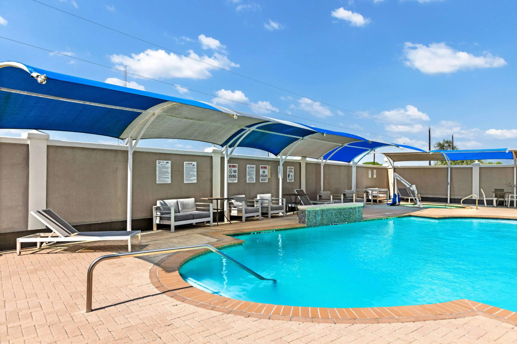La Quinta Inn Suites by Wyndham Raymondville Harlingen