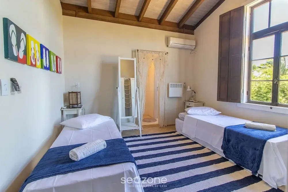 Comfortable Duplex in Praia do Rosa - SC Rfe000
