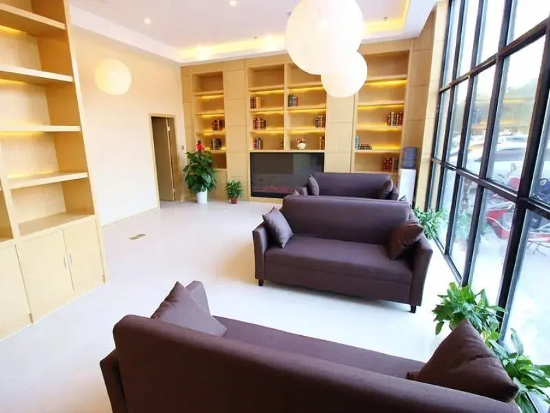 GreenTree Inn Jiangsu Wuxi Huishan High-Speed Rail Qianzhou Chongwen Road Business Hotel