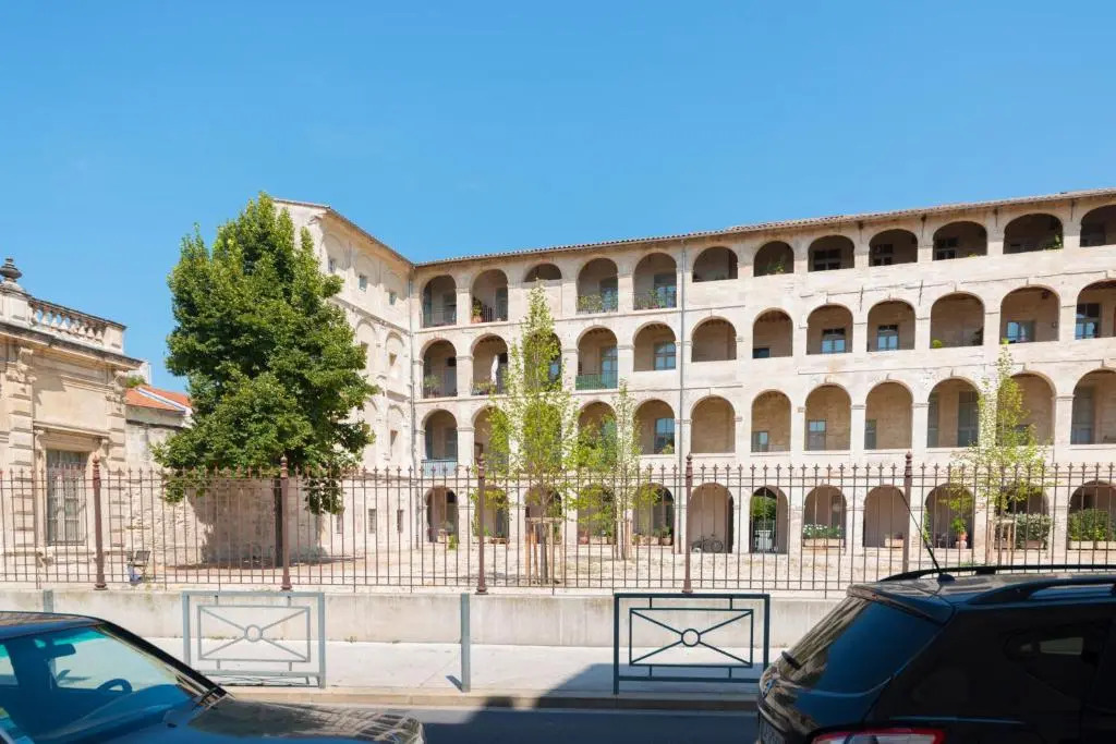 T3 Appartement HYPERCENTRE PROCHE COMMERCE- PARKING - 2 Chambres Wifi Gratuit