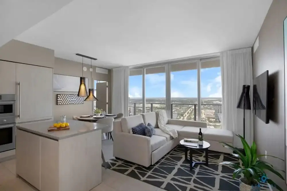 Bayview Luxury: 3BR Pools Oceanfront Amenities