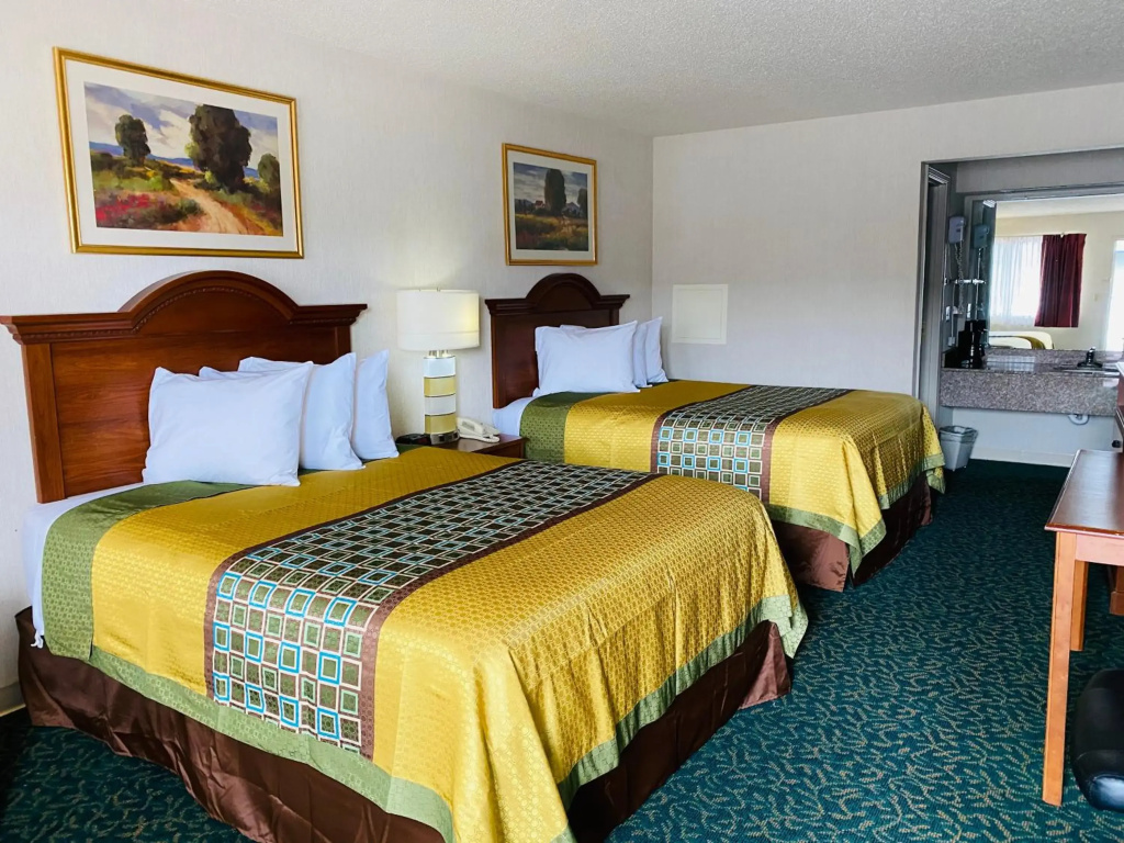 Harrisonville Inn & Suites
