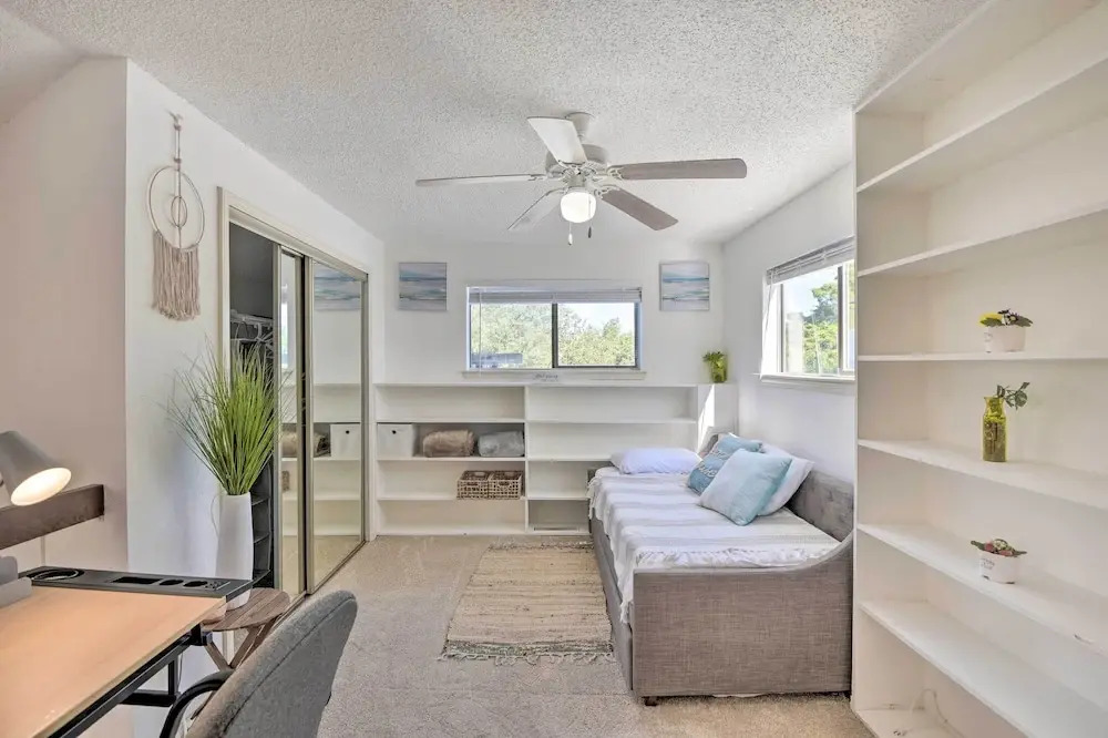 Cozy Irving Condo 15 Mi to Downtown Dallas!
