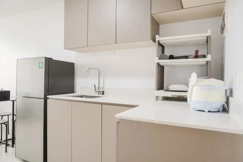 Stunning And Strategic 2Br Gold Coast Apartment Near Pik