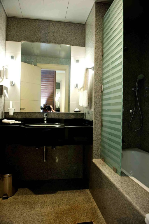 Avenue Suites