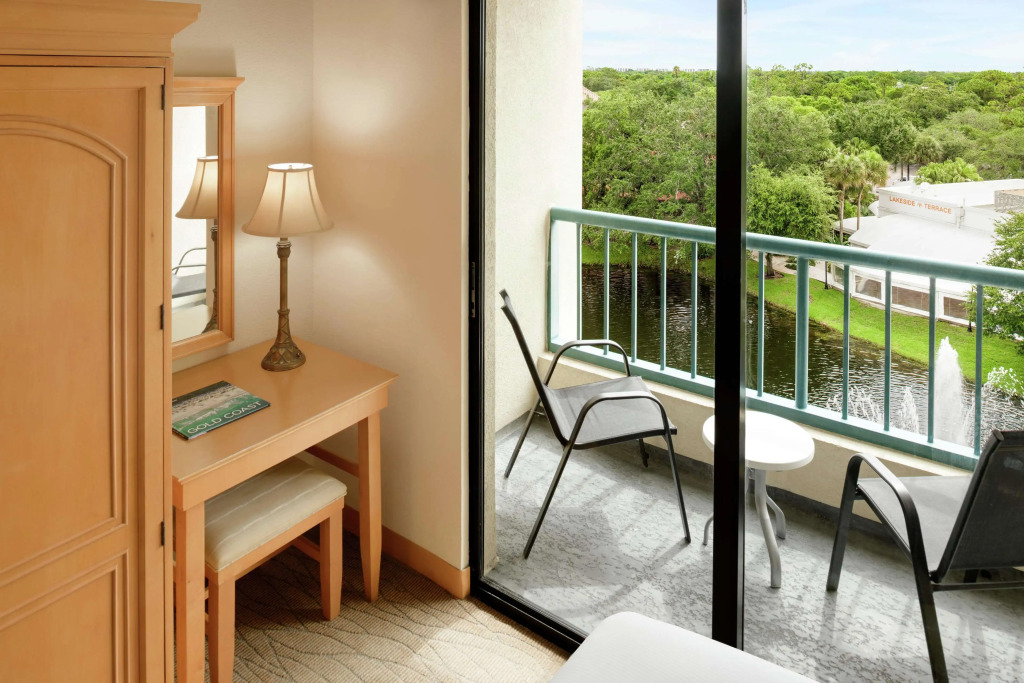 Hilton Boca Raton Suites
