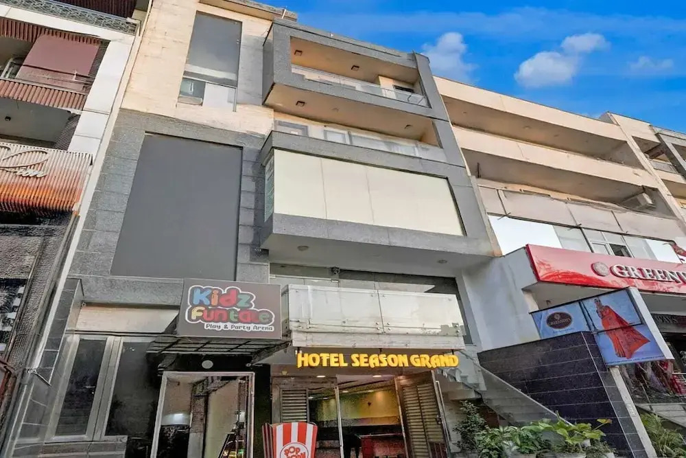 Hotel Season Grand Couple Friendly Pitampura