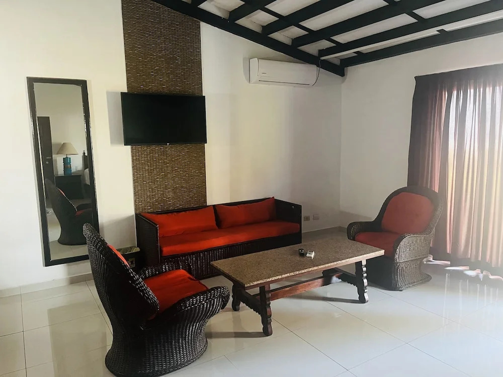 HOTEL TESORO BEACH