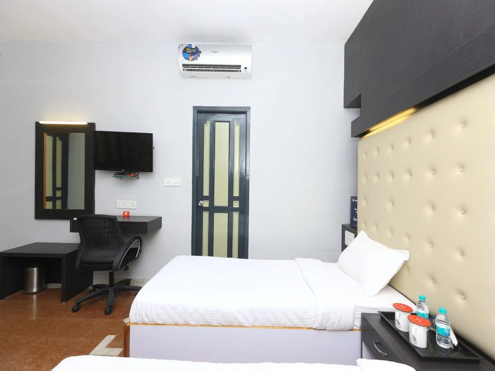 OYO 9655 Hotel Grace Residency