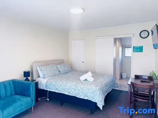 Merivale Court Studio-Unit 6