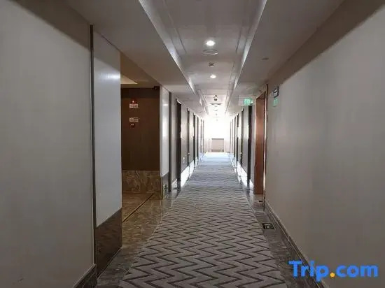 Oriental Roman Holiday Hotel