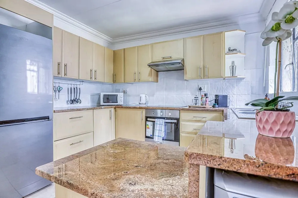 The Cottage-1 Bed-pool-bbq-fibre-solar-samrand