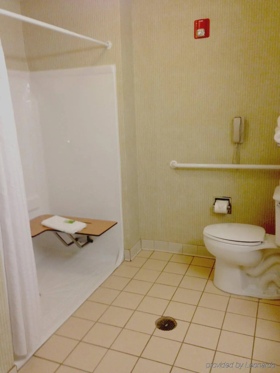 Holiday Inn Express Kansas City - at the Legends