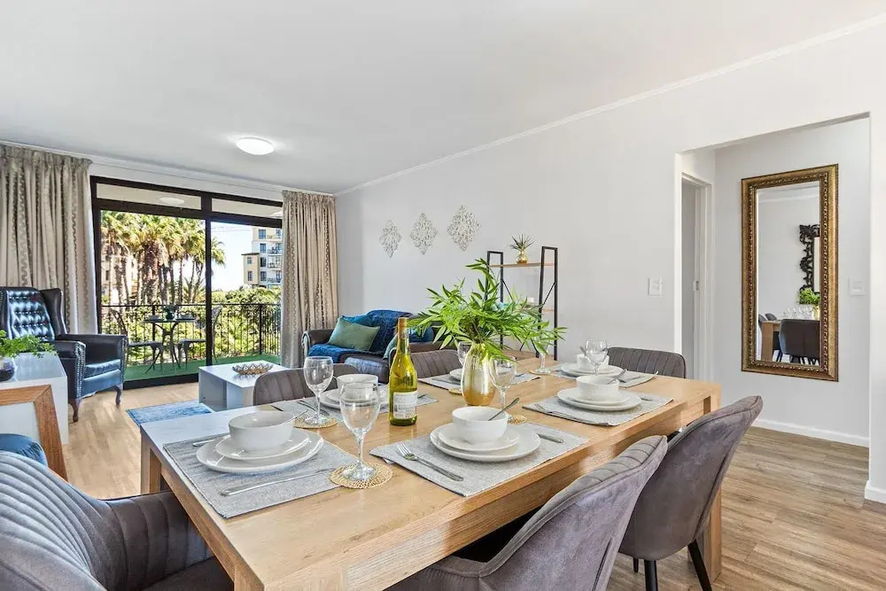 Island Club by Smart City Stays