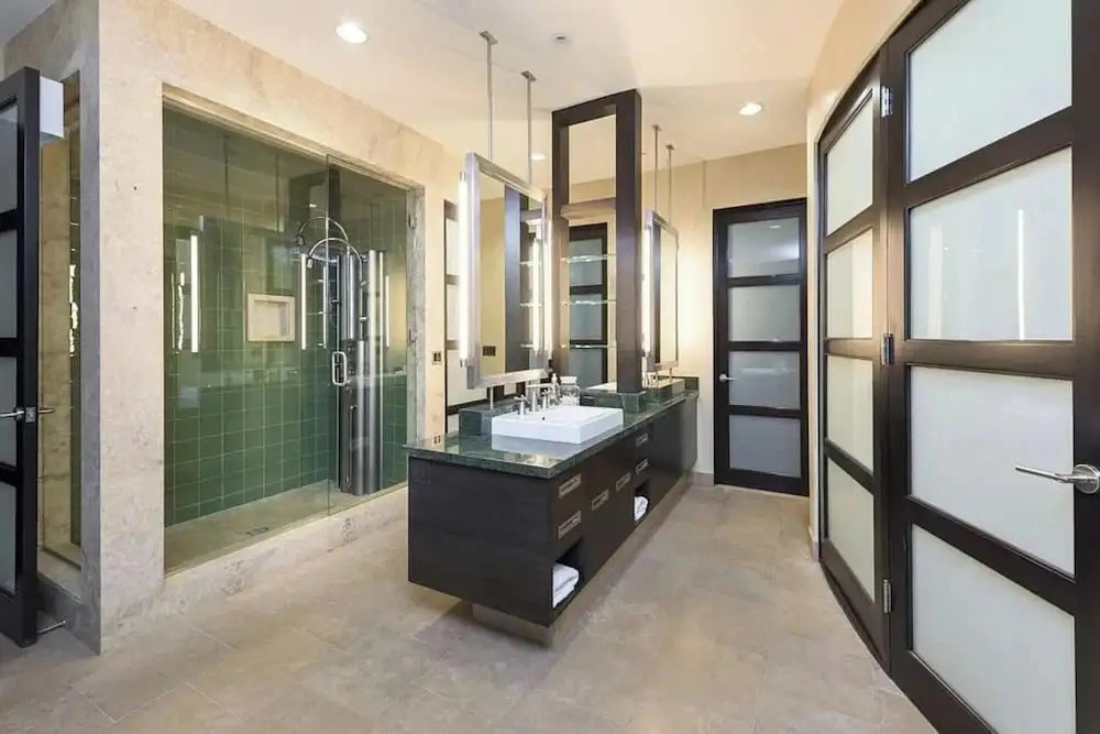 Beverly Crest: Ultra-private BH Retreat w/ Infinity Pool & Skyline Vistas