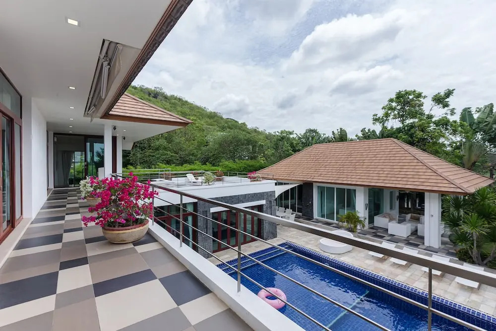 Unique Pool Villa with 5 Bedrooms and Sea View PM-C1