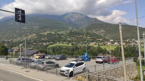 Tra Montagna E Citta
