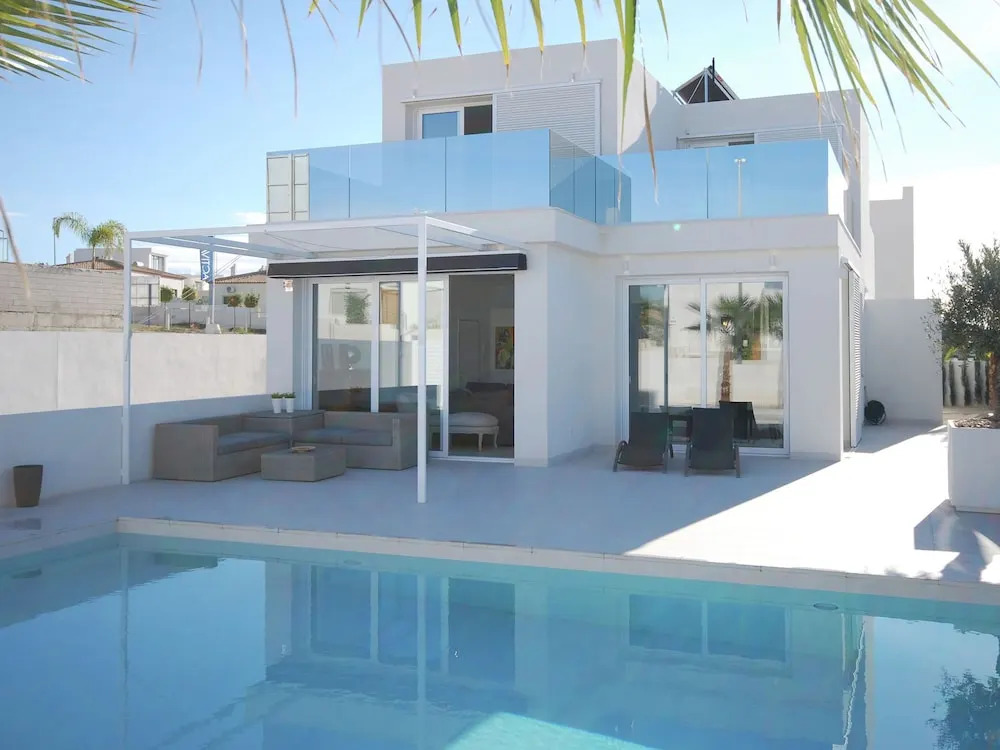 Villa with private pool