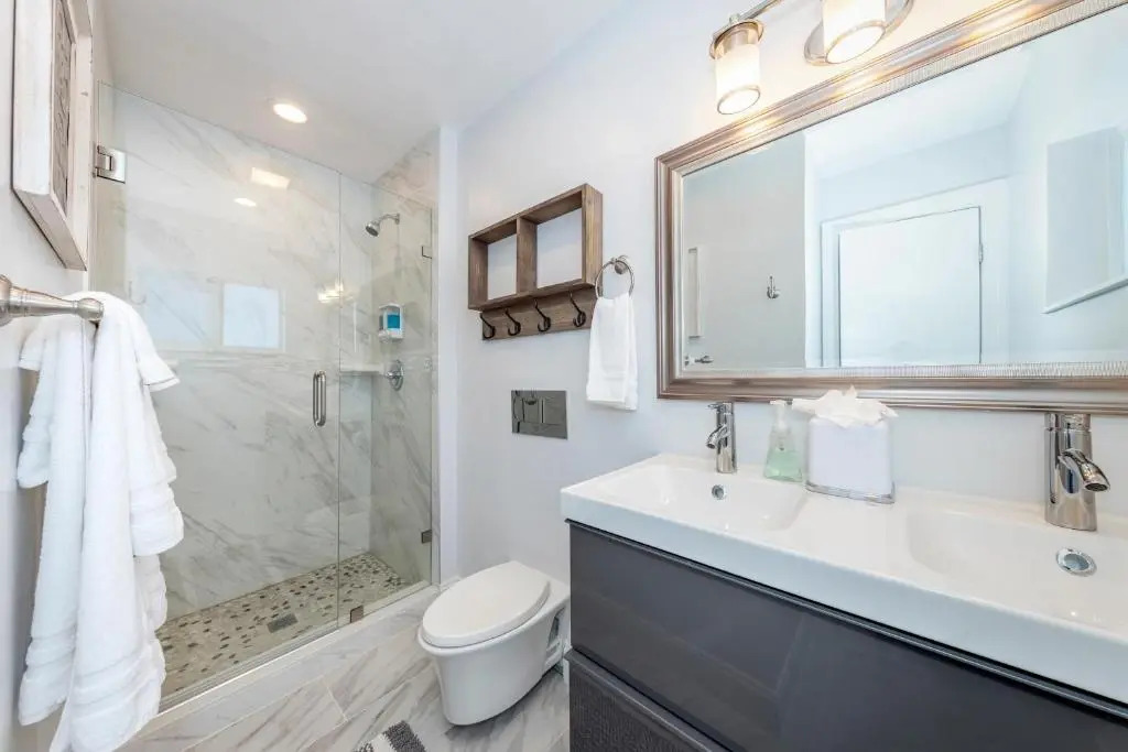 Amazing! 3br 2ba Sofa Bed, Near Beach, Heated Pool, Full Kitchen, WiFI, Patio, BBQ, Private Yard, Peaceful Neighborhood