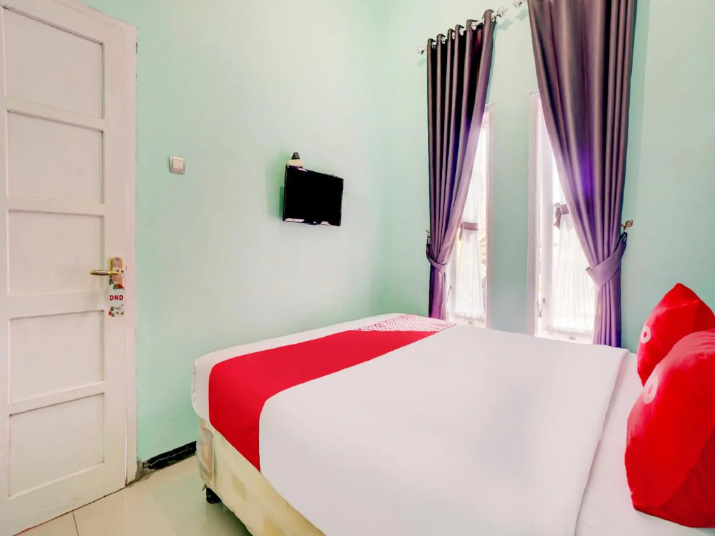 OYO 90284 Villa Biru