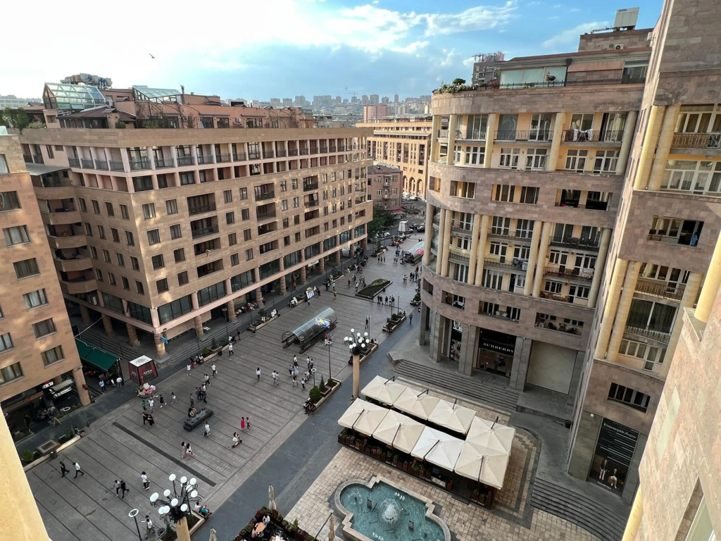 Northern Avenue, 2 bedrooms Luxury & GRAND apartment nearby La Piazza caffe