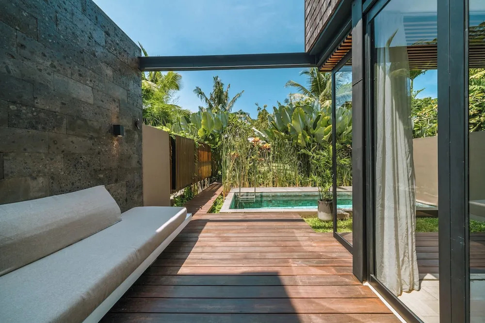 Villa RIZR: Industrial 3BR villa nearby Berawa Beach