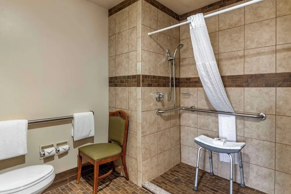 Comfort Inn Tulsa Midtown (Formerly Baymont Inns & Suites Tulsa)