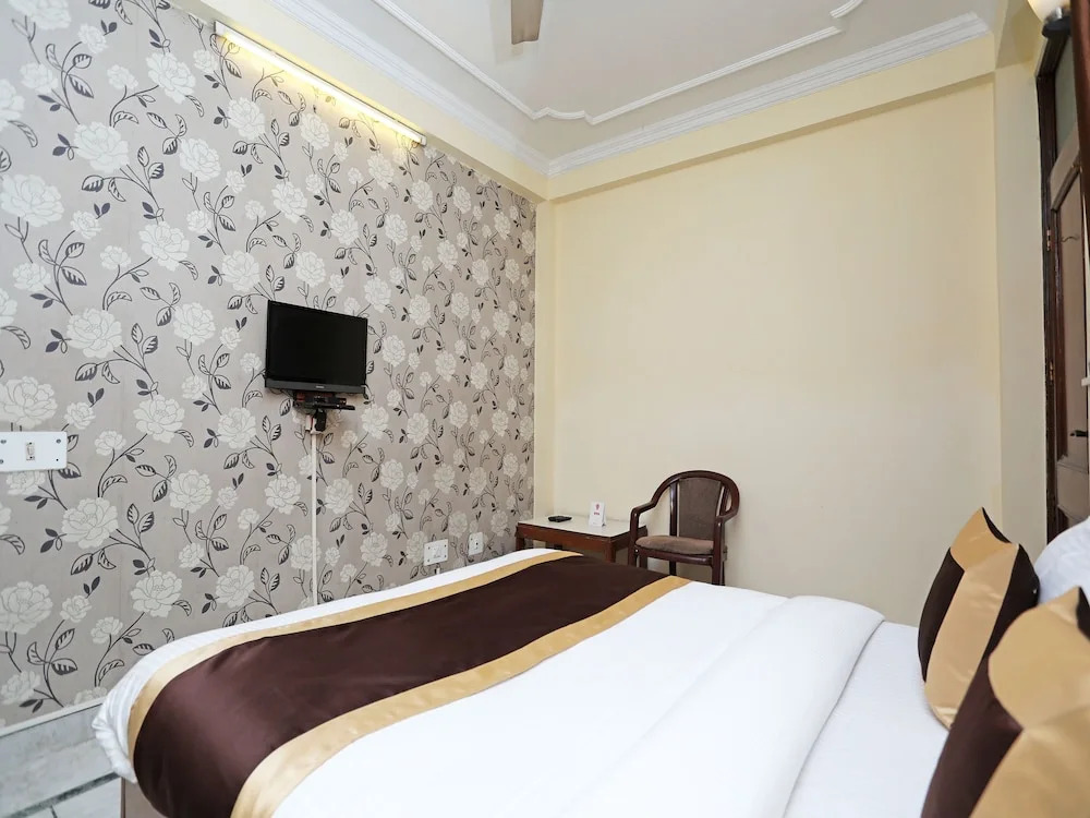 OYO 24421 Classic Hotel