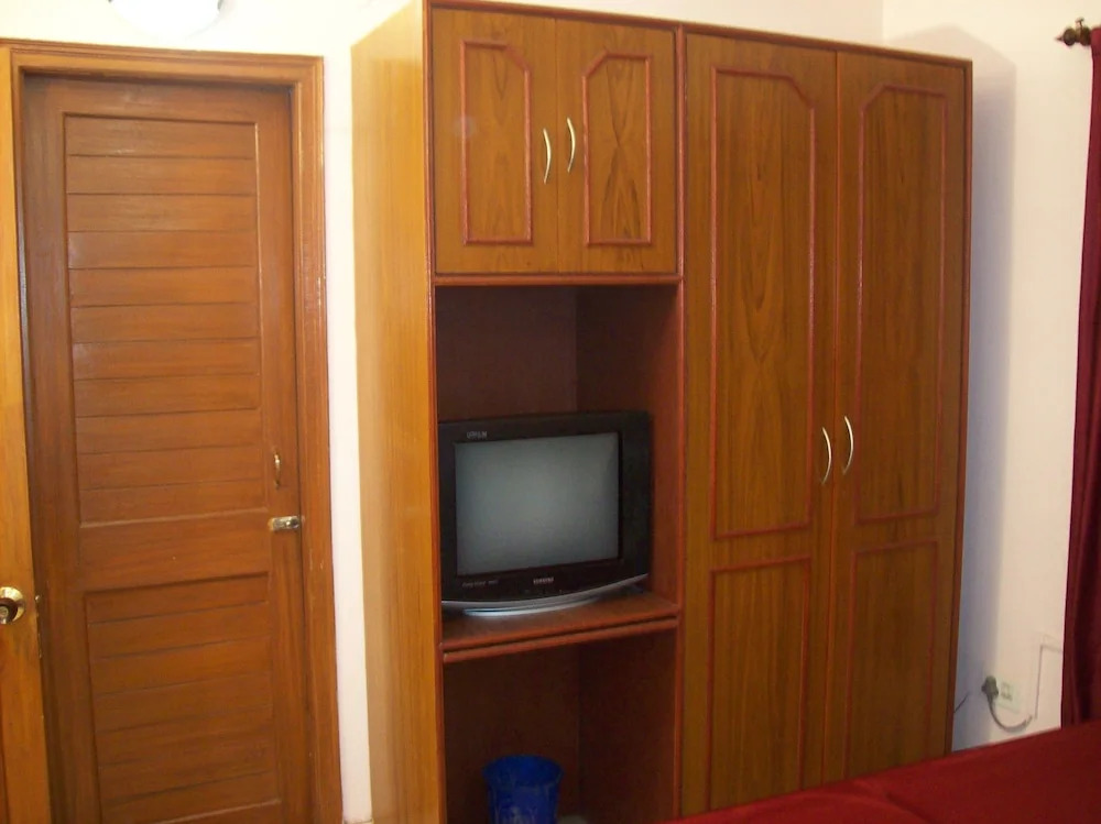 Malik Court by OYO Rooms