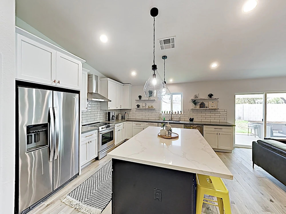 New Listing! Upscale Gem W/ Great Central Location Home