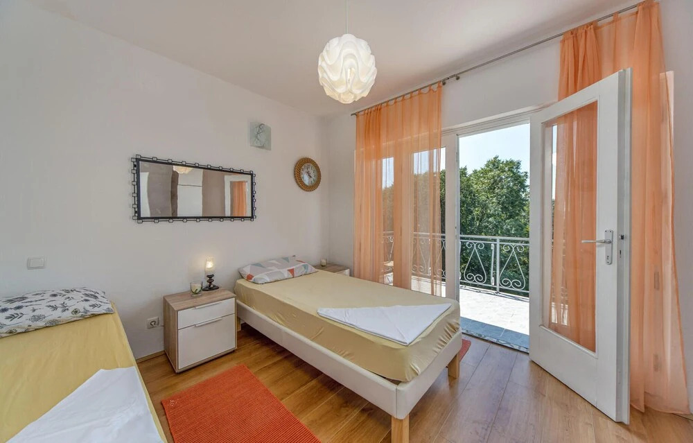 Awesome Home in Dramalj With Wifi and 3 Bedrooms