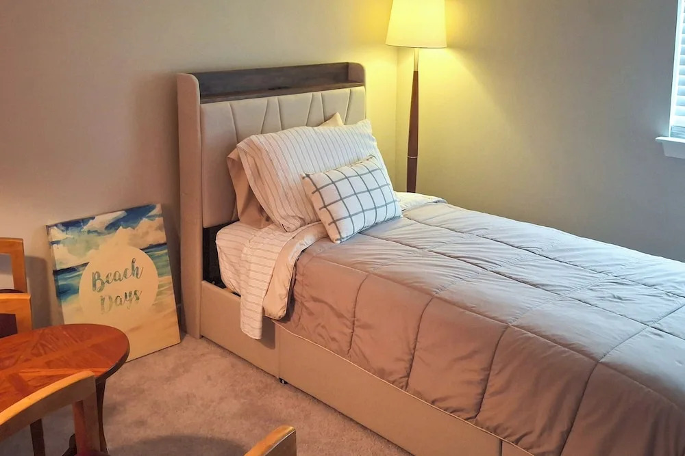 Hampton Condo: By Convention Center & Coliseum!