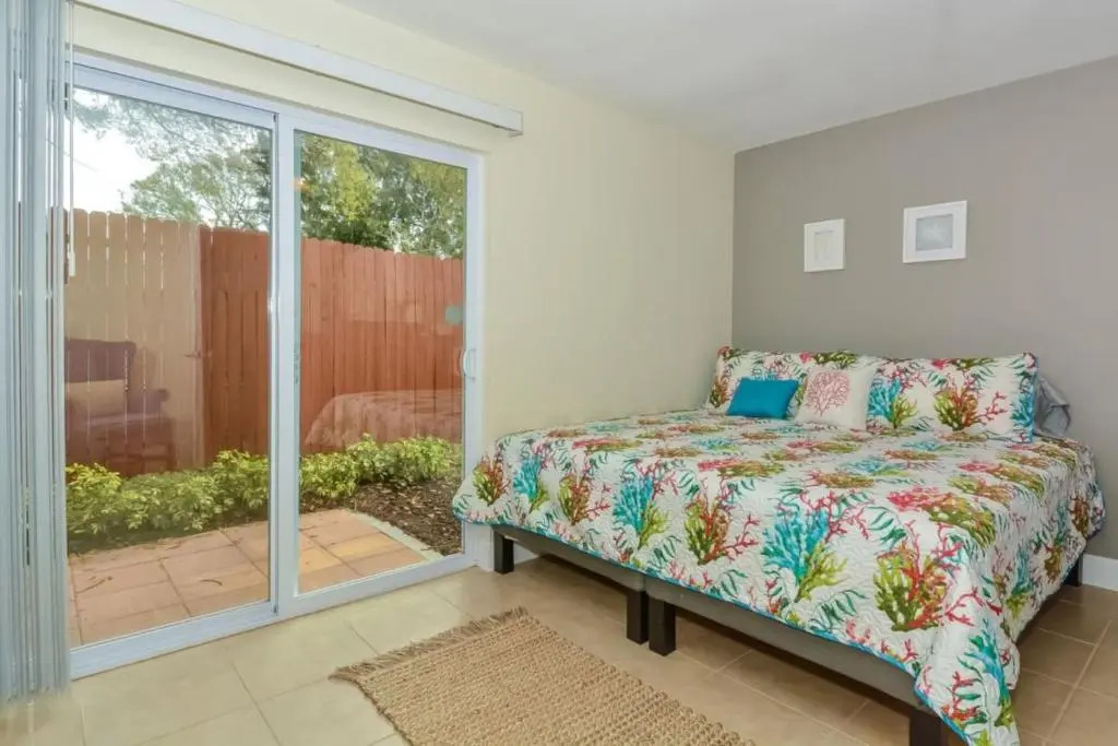 Lovely Cottage near the Beach and Downtown Sarasota