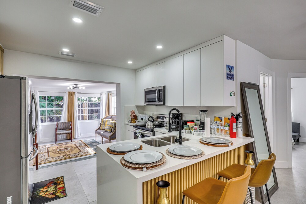 Cozy Fort Lauderdale Home w/ Yard: 7 Mi to Beaches
