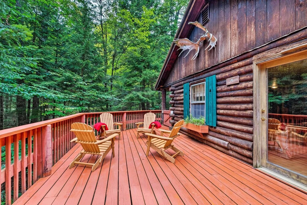 Private Wooded Cabin: 7 Mi to Mount Snow!
