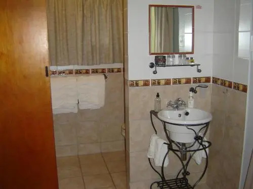 Cedar Lodge Guest House