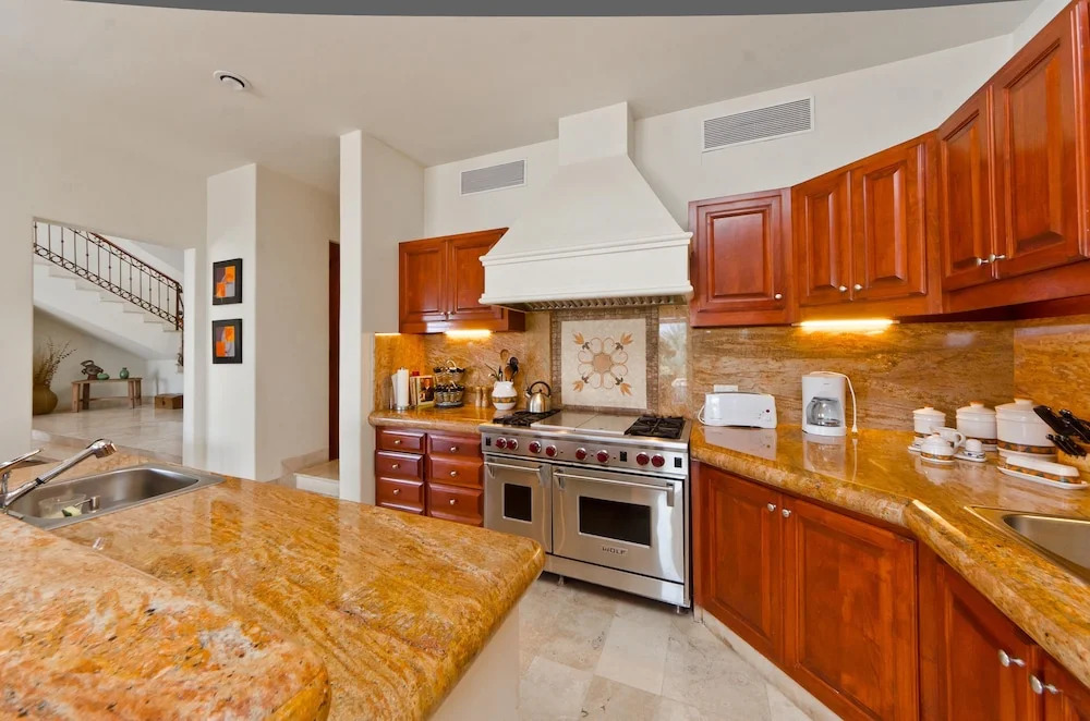 3,000 Sq. Ft. Villa With Beach Club Access: Villa de Phoenix