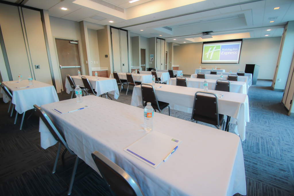 Holiday Inn Express & Suites Miami Airport East by IHG