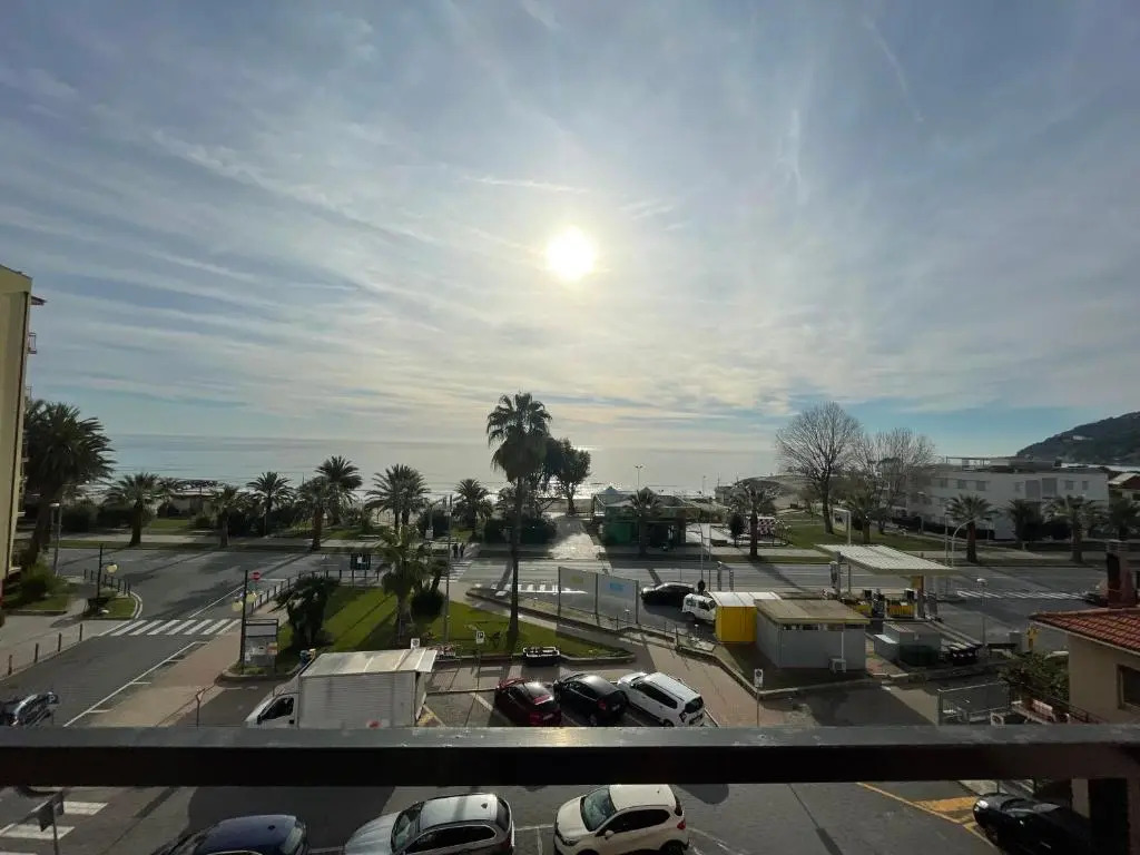 Piazza Doria 3 e 4 Locali Di fronte al Mare