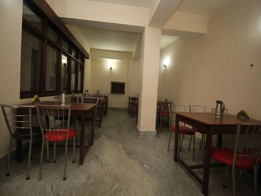 OYO 7620 Hotel Yukim Residency