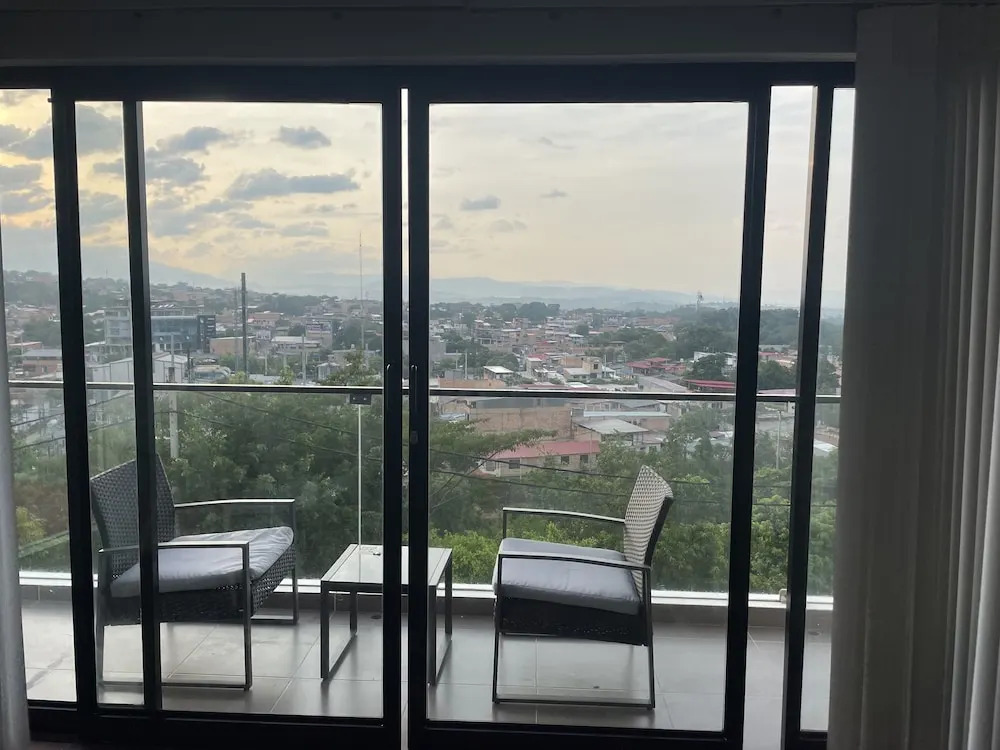 Central Suite