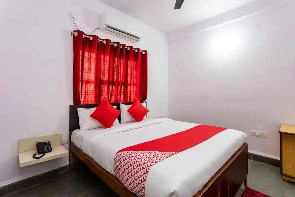 OYO 29881 Hotel Gajanan