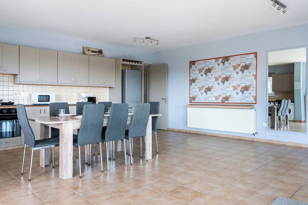 Melograno 2-BR Apt. & Terrace in Larnaca
