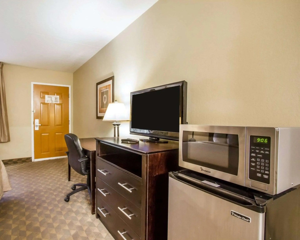 Quality Inn & Suites Greenville I-65