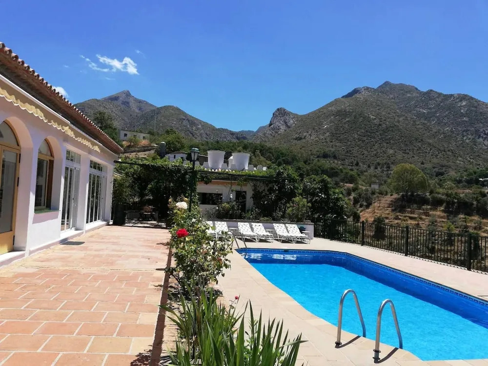 Villa With 5 Bedrooms in Istán, With Wonderful Lake View, Private Pool, Enclosed Garden - 15 km From the Beach