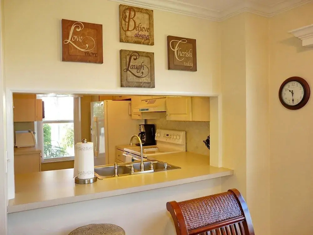 Bright Condo in Community With Pool/steps to Beach
