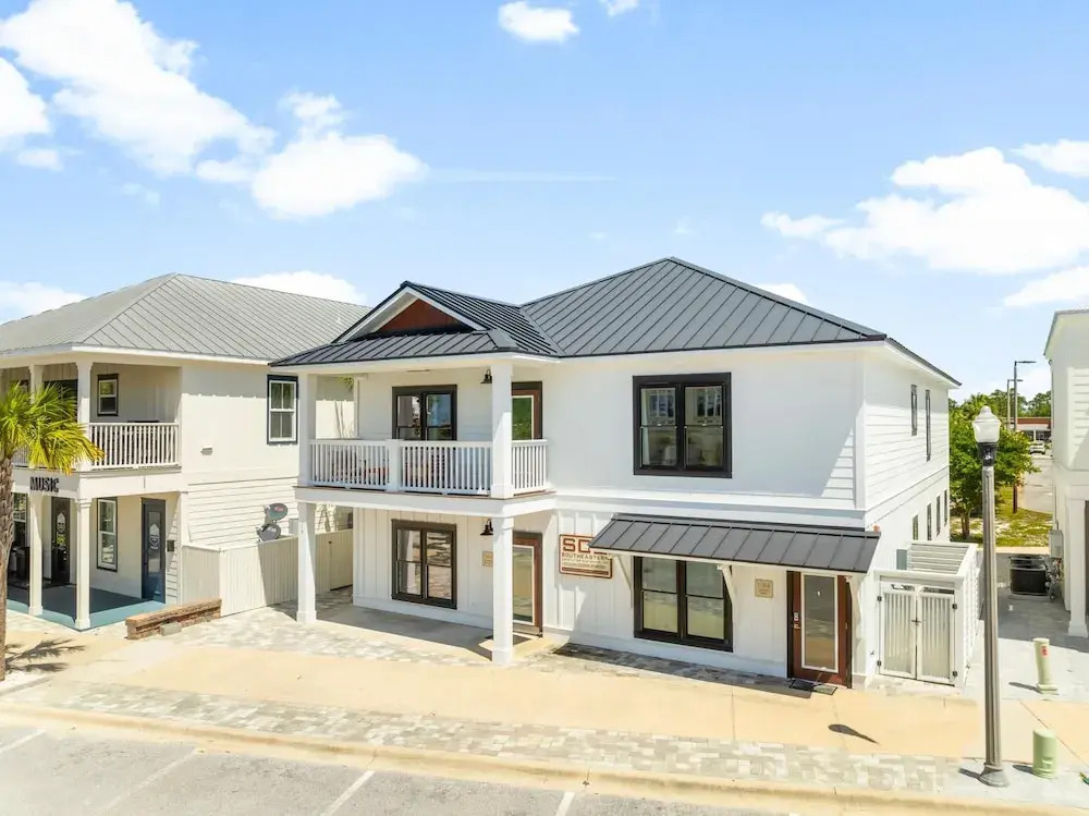 Pet Friendly Beach House - Marina View