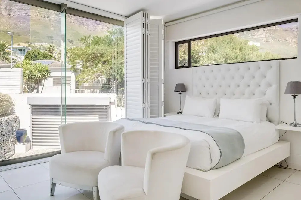 Villa Bleu Blanc in Camps Bay With Pool and Views